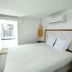 Casa Dos Castanheiros - The White * Canto da Areia